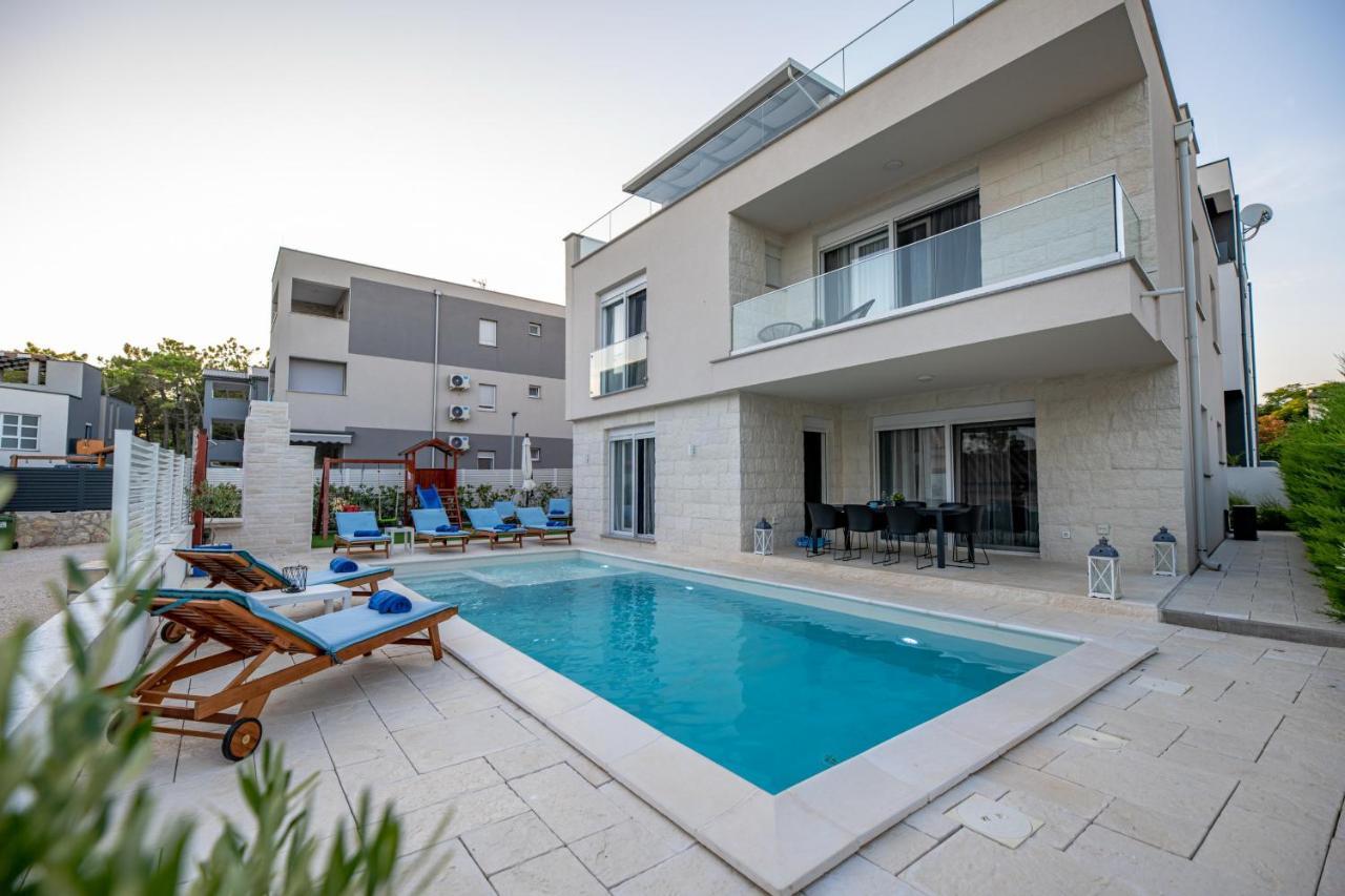 Villa Beautiful Leona Vir